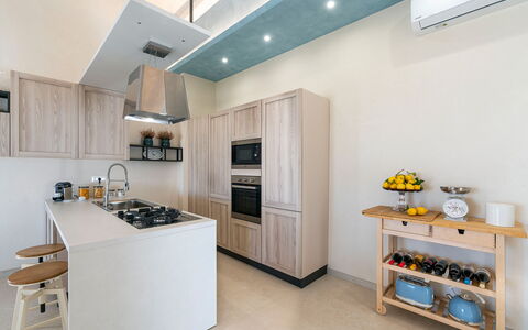 Villa Argento - Rosolini, Sicilia: Cabinetry, Kitchen Appliance, Kitchen, Wood, House, Home Appliance, Building, Major Appliance, Floor