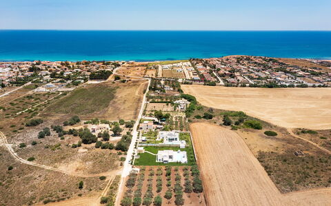 Casa Colori - Noto, Sicilia: Water, Sky, Water Resources, Plant, Ecoregion, Azure, Natural Environment, Tree, Land Lot, Coastal And Oceanic Landforms