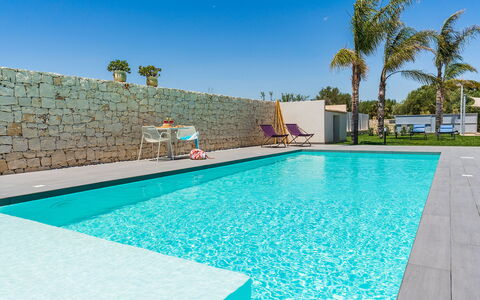 Villa Le Palme - Noto, Sicilia: Water, Plant, Sky, Property, Daytime, Swimming Pool, Azure, Building, Tree, Body Of Water