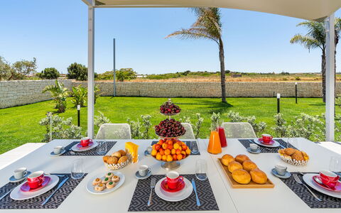 Villa Le Palme - Noto, Sicilia: Food, Plant, Tableware, Property, Table, Sky, Tree, Dishware, Plate, Tablecloth