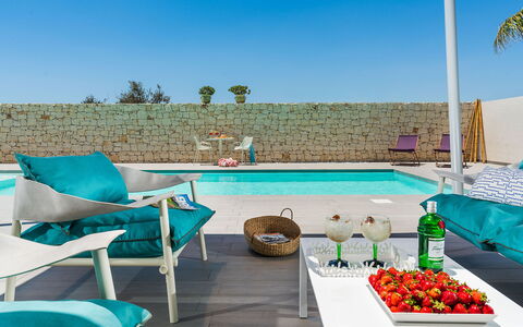 Villa Le Palme - Noto, Sicilia: Property, Furniture, Plant, Sky, Water, Blue, Azure, Swimming Pool, Table, Outdoor Furniture
