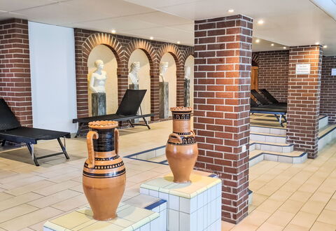 Sankt Englmar 646: Flooring, Floor, Composite Material, Tile, Lobby, Hotel, Swimming Pool, Houseplant