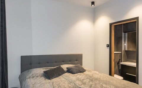 Levi Kahnu: Balcony, Apartment, Shade, Glass, Condominium, Handrail, Porch, Daylighting, Deck, Outdoor Furniture