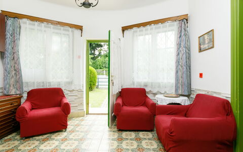 Stella: Green, Interior Design, Wood, Shade, Architecture, Building, Floor, Flooring, Comfort