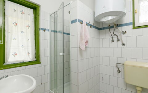 Stella: Property, Plumbing Fixture, Photograph, Bathroom, Building, Mirror, Purple, Interior Design, Floor