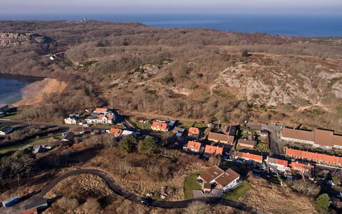 Sasser - 450M from the Sea: Daytime, Building, Urban Area, Metropolitan Area, City, Apartment, Neighbourhood, Metropolis, Skyscraper