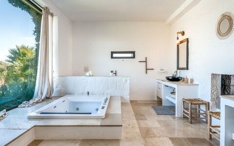 Masseriola Di Puglia: Bathtub, Furniture, Azure, Tap, Plumbing Fixture, Cabinetry, Plant, Wood, Interior Design, Bathroom