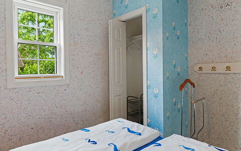 Zinnowitz 604: Ceiling, Room, Wallpaper, Bedroom, Linens, Paint, Bed Sheet, Wood Stain, Bedding, Plaster