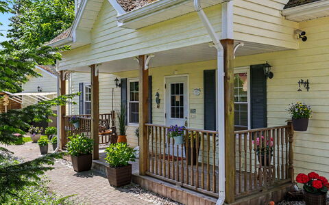 Zinnowitz 604: Wood, Porch, House, Home, Door, Flowerpot, Siding, Cottage, Stairs