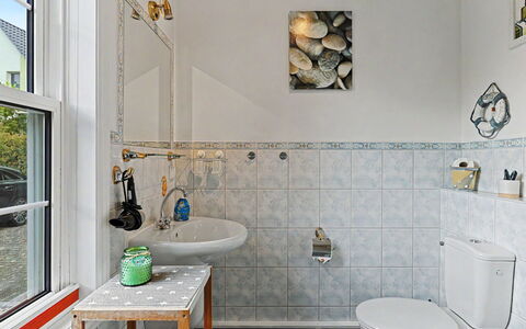 Zinnowitz 604: Wall, Flooring, Plumbing Fixture, Bathroom, Interior Design, Floor, Tile, Plumbing, Tap, Sink