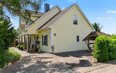 Zinnowitz 604: Building, House, Home, Residential Area, Roof, Shrub, Cottage, Siding, Door