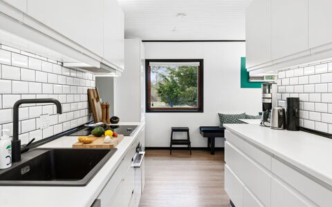 Janna - 1.4Km from the Sea: Kitchen, Countertop, Kitchen Appliance, Interior Design, Flooring, Wood, Cabinetry, Major Appliance, Furniture, Home Appliance