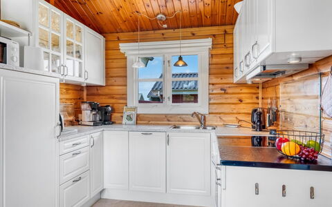 Patti - 280M from the Sea: Wood, Kitchen, Major Appliance, House, Kitchen Appliance, Home, Cottage, Door, Countertop, Cabinetry