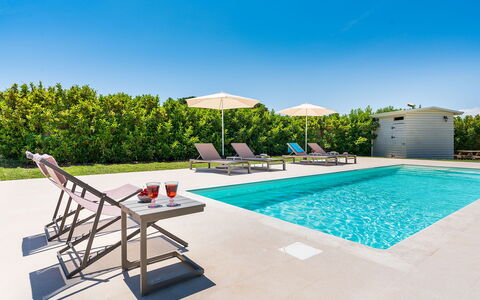 Casa Desiderio - Siracusa, Sicilia: Water, Sky, Swimming Pool, Plant, Shade, Outdoor Furniture, Rectangle, Tree, Building, Sunlounger