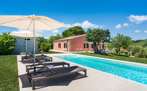 Casa Desiderio - Siracusa, Sicilia: Plant, Water, Property, Cloud, Sky, Building, Swimming Pool, Tree, Shade, Outdoor Furniture