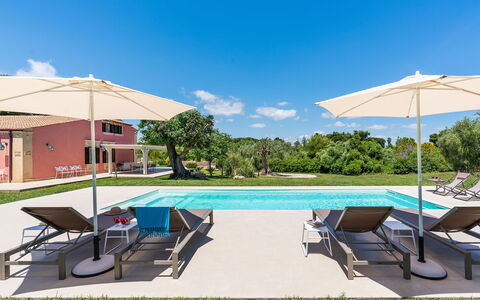 Casa Desiderio - Siracusa, Sicilia: Sky, Swimming Pool, Water, Plant, Cloud, Sunlounger, Umbrella, Shade, Outdoor Furniture, Window