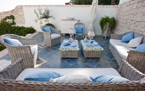 Villa Amena - Siracusa, Sicilia: Plant, Furniture, Table, Azure, Blue, Outdoor Furniture, Living Room, Interior Design, Couch, Comfort