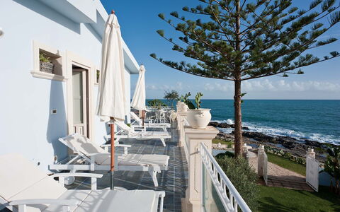 Villa Amena - Siracusa, Sicilia: Sky, Water, Plant, Building, Azure, Wood, House, Seaside Resort, Flowerpot, Leisure