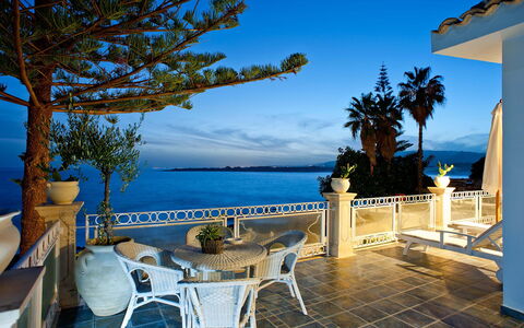 Villa Amena - Siracusa, Sicilia: Water, Sky, Property, Plant, Blue, Seaside Resort, Azure, Table, Outdoor Furniture, Arecales