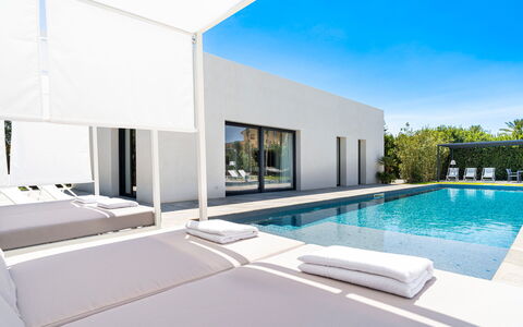 Villa Duetto - Siracusa, Sicilia: Water, Swimming Pool, Interior Design, Sky, Shade, Window, Building, Rectangle, Condominium, Real Estate