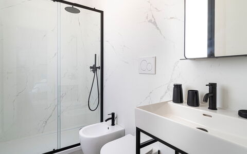 Villa Duetto - Siracusa, Sicilia: Sink, Property, Tap, Plumbing Fixture, Bathroom, Building, Interior Design, Mirror, Architecture