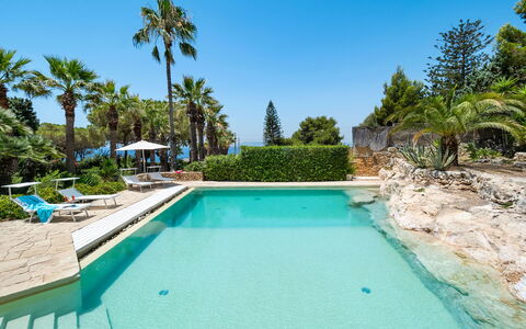 Villa Diamante - Siracusa, Sicilia: Water, Plant, Sky, Property, Swimming Pool, Tree, Azure, Building, Leisure, Arecales