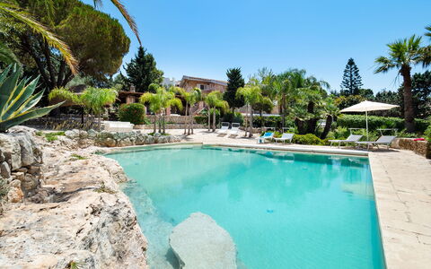 Villa Diamante - Siracusa, Sicilia: Water, Plant, Sky, Property, Tree, Azure, Swimming Pool, Building, Arecales, Chair