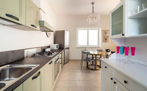 Villa Diamante - Siracusa, Sicilia: Kitchen Sink, Cabinetry, Sink, Window, Countertop, Wood, Kitchen, Tap, Interior Design, Kitchen Stove