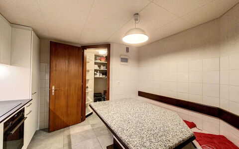 Crans-Colline 17: Building, Cabinetry, Wood, Interior Design, House, Flooring, Floor, Wall, Comfort