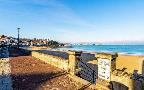 Saint-Jean-De-Luz 477: Sky, Blue, Horizon, Coast, Coastal And Oceanic Landforms, Sea, Morning, Shore, Beach, Sunlight