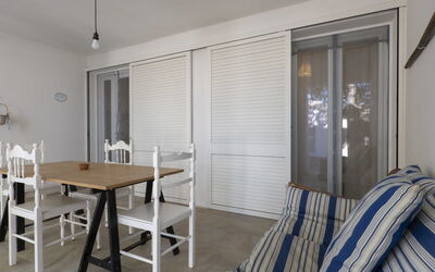 Accommodation:&nbsp;Lu Mare 653.2
