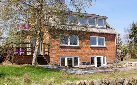 Mirja - 50M to the Fjord: Swimming Pool, Resort Town
