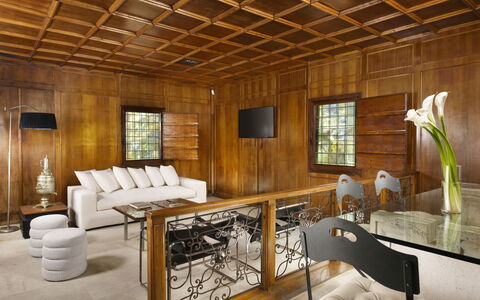 Torre Delle Cornacchie: Furniture, Building, Window, Picture Frame, Wood, Interior Design, Flooring, Living Room, Couch, Floor