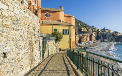 Spacious Apartment In Sori With Large Terrace - So: Water, Building, Sky, Property, Window, Azure, Plant, Architecture, Wood, House