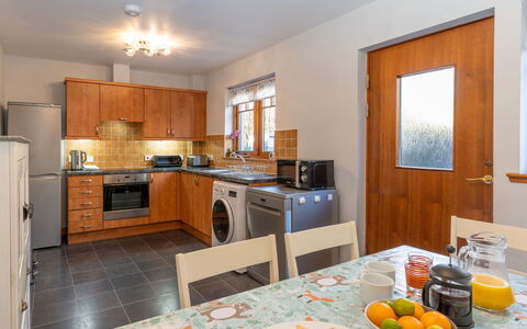 Cosagach Cottage: Food, Cabinetry, Countertop, Property, Tableware, Wood, Kitchen Stove, Sink, Interior Design, Orange