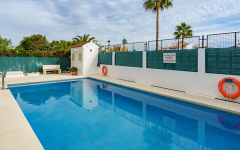 Ático Los Pelicanos: Water, Sky, Cloud, Property, Swimming Pool, Tree, Building, Plant, Outdoor Furniture, House