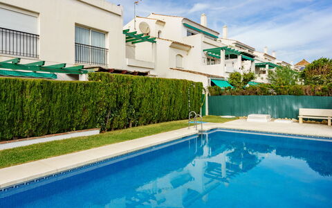 Ático Los Pelicanos: Water, Plant, Sky, Cloud, Property, Swimming Pool, Azure, Building, Tree, Leisure