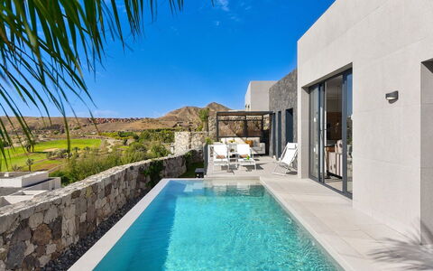 Yucas 12: Water, Sky, Plant, Property, Azure, Swimming Pool, Building, Blue, Cloud, Leisure
