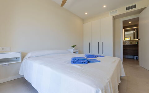 Bahia Dorada: Flooring, Floor, Ceiling, Interior Design, Bedroom, Bed, Room, Apartment, Bedding, Bed Sheet