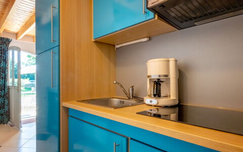 Erdeven 101: Kitchen, Countertop, Interior Design, Flooring, Major Appliance, Cabinetry, Kitchen Appliance, Floor, Kitchen Sink, Room