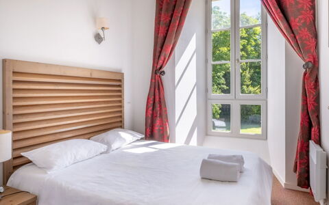 Erdeven 101: Furniture, Wood, Interior Design, Bed, Bedroom, Pillow, Bed Frame, Bedding, Room, Window Covering