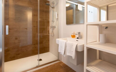 Issea Amazing: Interior Design, Flooring, Floor, Bathroom, Wood, Plumbing Fixture, Furniture, Plumbing, Lighting, Room