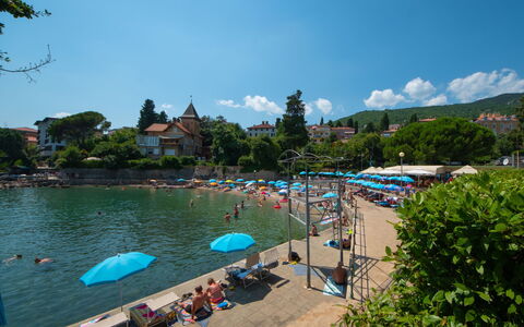 Opatija 115: Water, Sky, Cloud, Plant, Umbrella, Azure, Tree, Swimming Pool, Coastal And Oceanic Landforms, Leisure