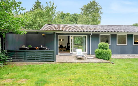 Tancred - 30Km from the Sea: Roof, Home, Cottage, Groundcover, Door, Garden, Siding, Shade, Yard, Lawn