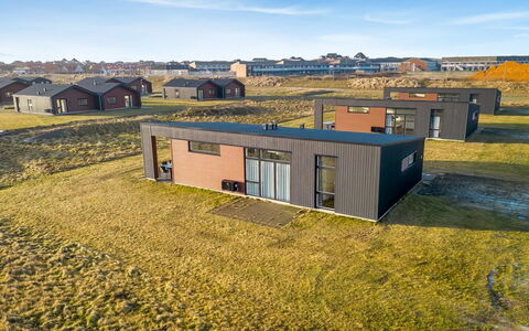Winder - 500M from the Sea: Cottage, Shed, Hut, Farmhouse, Prairie, Shack, Barn, Log Cabin, Garden Buildings