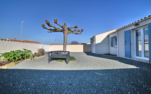 Le Pêcheur: Plant, Sky, Building, Water, Property, Azure, Shade, Umbrella, Outdoor Furniture, Interior Design