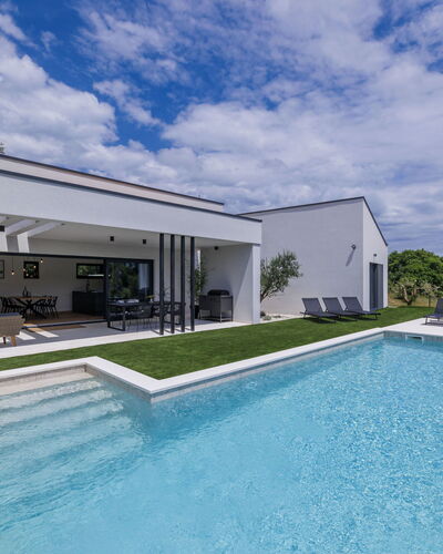 Villa Valla: Water, Cloud, Sky, Plant, Blue, Swimming Pool, Shade, Tree, Building, Grass