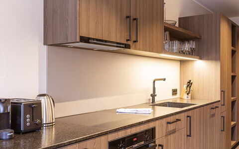 Hopfgarten im Brixental 500: Kitchen, Countertop, Wood, Interior Design, Cabinetry, Kitchen Appliance, Flooring, Major Appliance, Furniture, Home Appliance