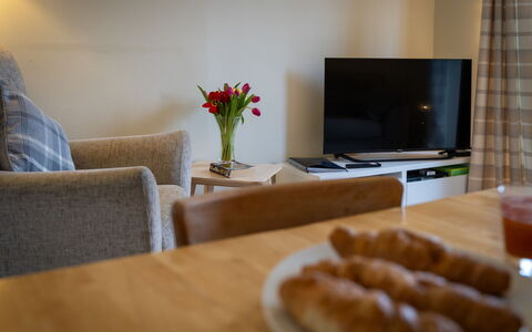 1 Railway Cottage: Table, Food, Tableware, Furniture, Comfort, Couch, Flower, Plate, Interior Design, Desk