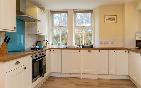 1 Railway Cottage: Cabinetry, Kitchen Sink, Countertop, Sink, Window, Wood, Kitchen, Building, Interior Design, Architecture